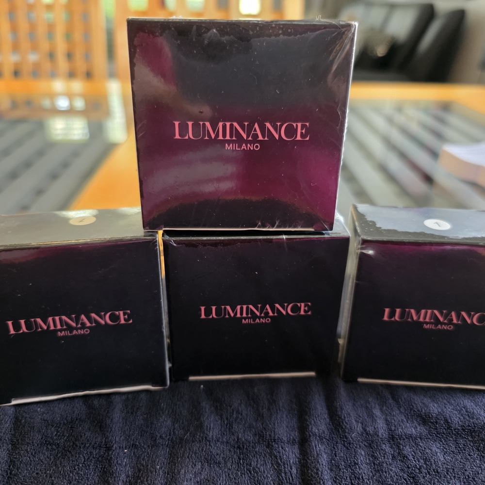 NWT Set Of 4 Milano Luminance Setting Powder - Black and Pink Retailing @ $34/ea